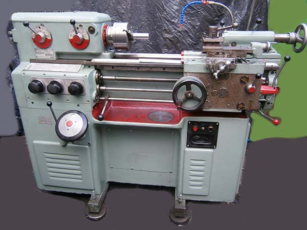 Загальний вигляд токарно-гвинторізного верстата 1І611, 1І611п 1І611, 1І611П Загальний вигляд токарно-гвинторізного верстата